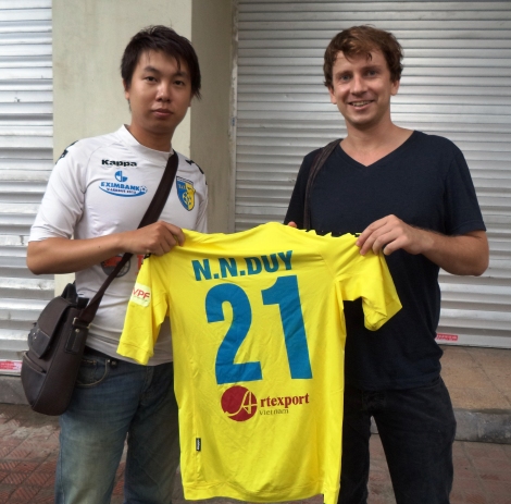 Nguyễn Hoàng Trường presenting me with his brothers' match shirt